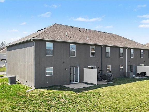 3rd image of 504 Pine Dr