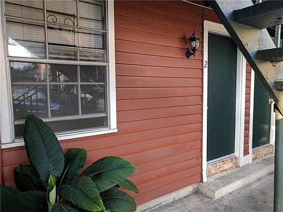 2nd image of 1713 Burgundy St APT 2