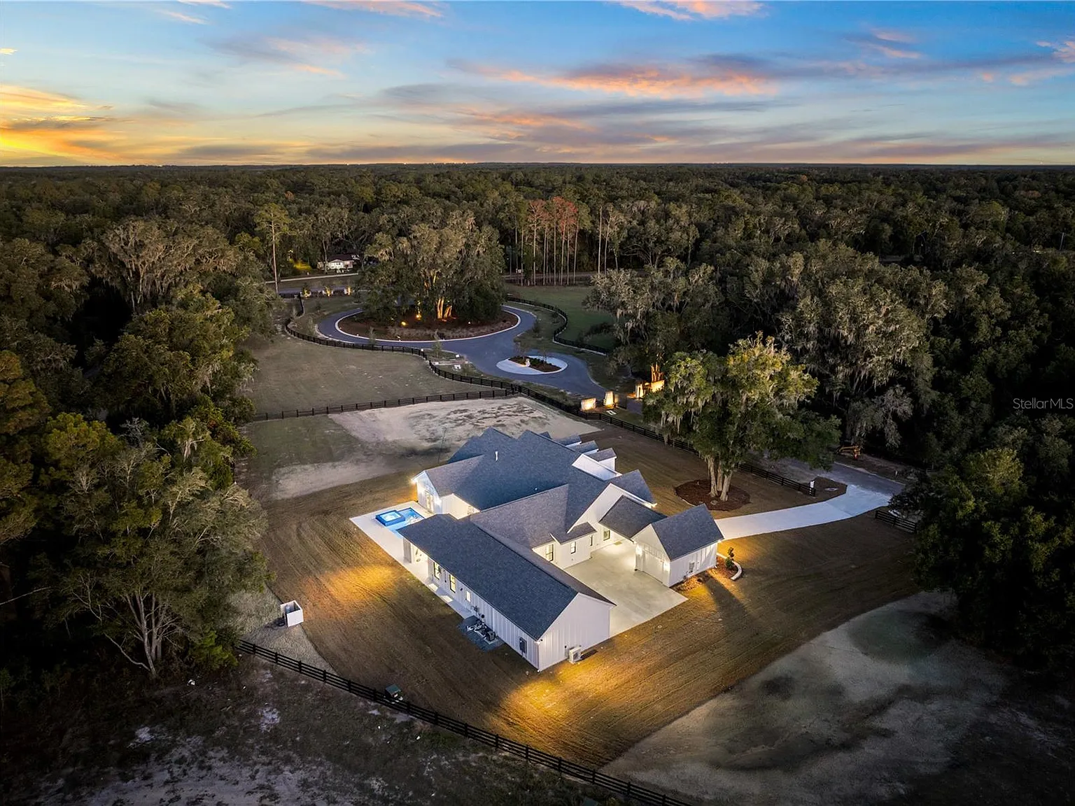 4 bed, 3.5 bath, 3913 sqft, $8,500 — Photo 3