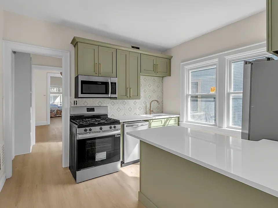933 Lafayette Ave #1