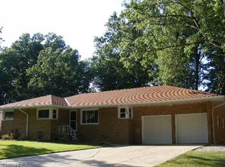 1737 Mapleview Dr, Seven Hills, OH 44131