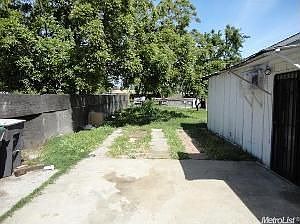 3rd image of 443 W 9th St