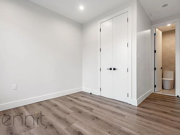 5th image of 125 Kings Hwy #3E