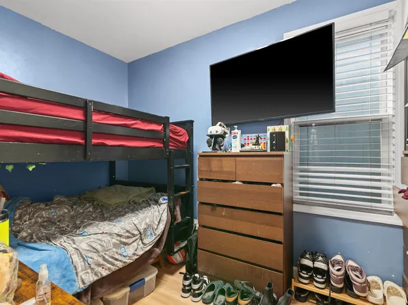 81 Humphrey Avenue image 26 of 37