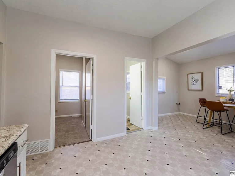 4266 Maple St — Photo 10