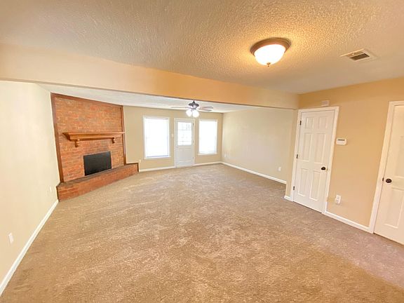 2nd image of 5568 Blossom Ln