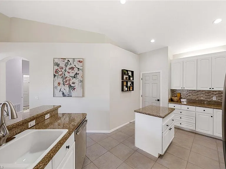 8482 Bent Creek Way — Photo 16