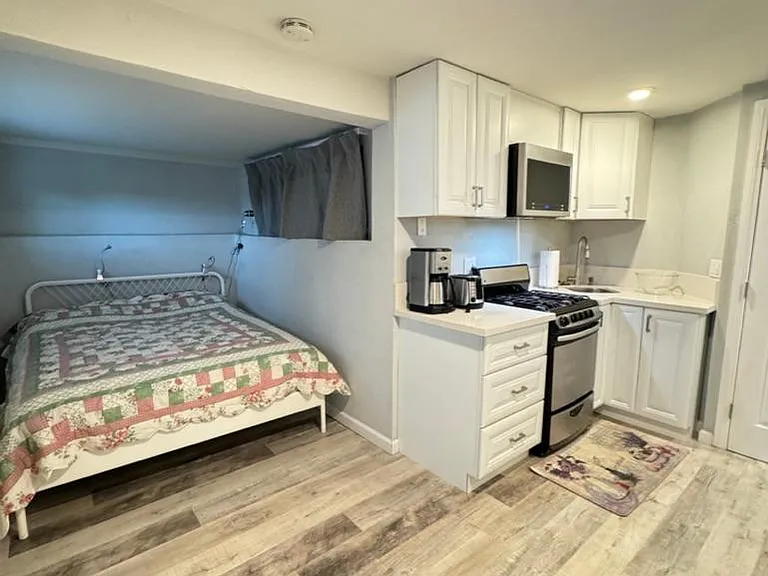 821 W Olive St #C — Photo 4