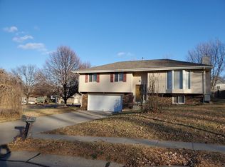 5823 N 127th St, Omaha, NE 68164