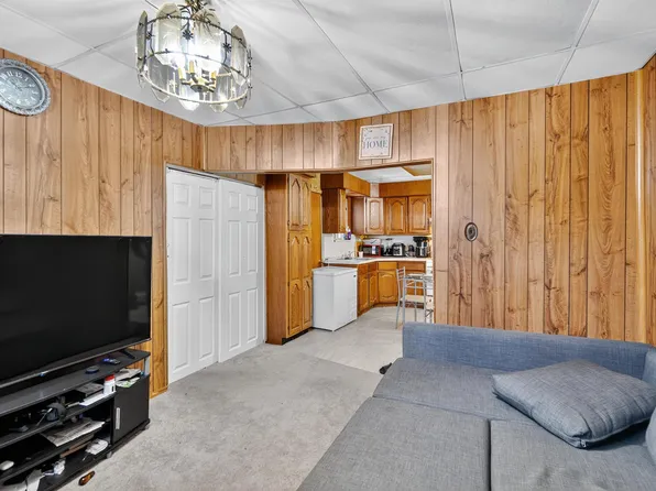 98 West 49th Street image 23 of 35