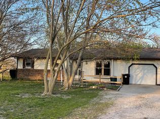 36 S Pickett Dr, Fisher, IL
