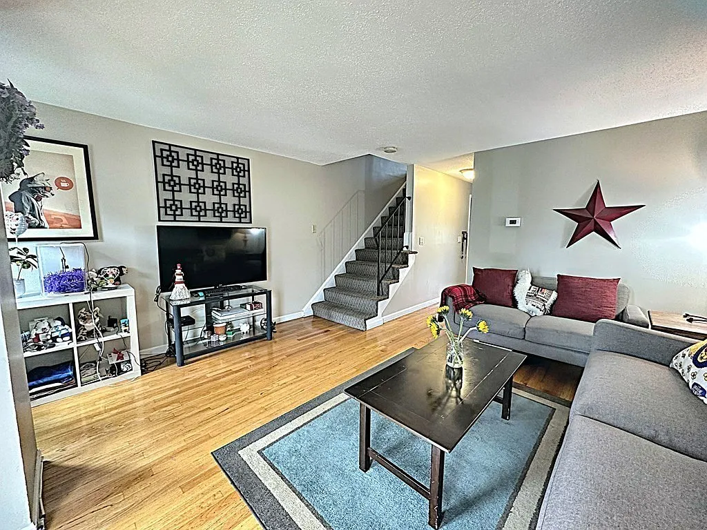 2 bed, 1.5 bath, 1124 sqft, $2,500 — Photo 3