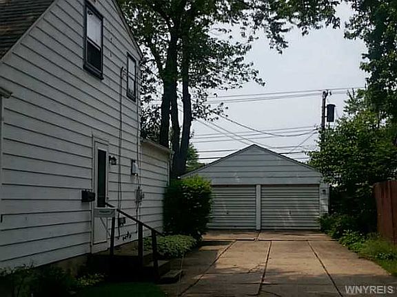 2nd image of 2668 Colvin Blvd