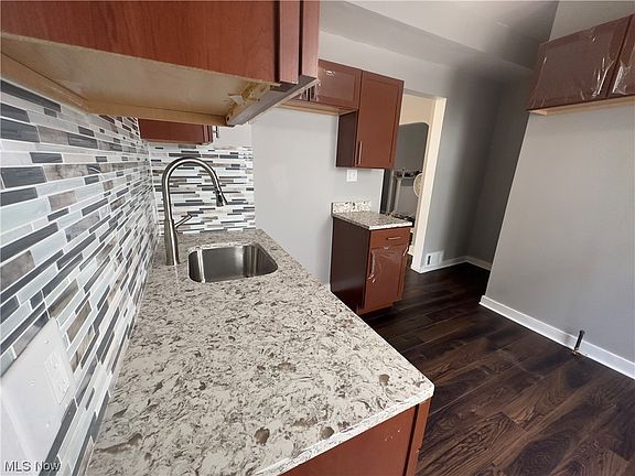 5th image of 539 E 107th St
