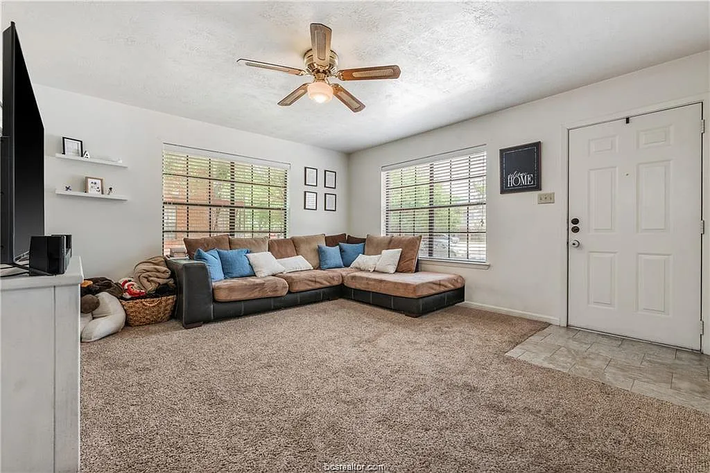 3 bed, 1196 sqft, $1,400 — Photo 3