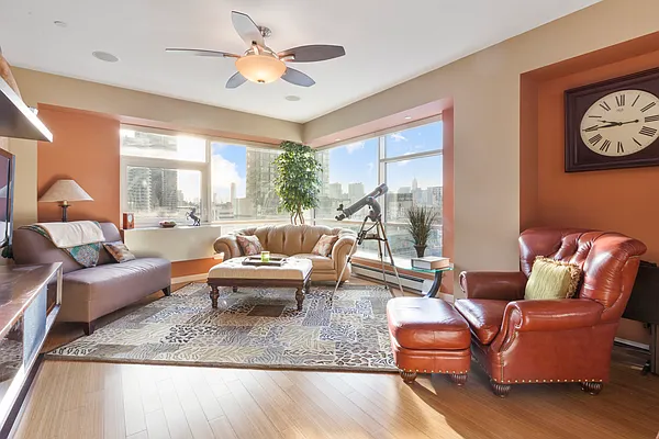 Sold by Nest Seekers International | media 4