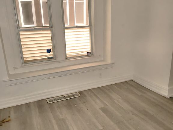 3rd image of 433 Cottage St