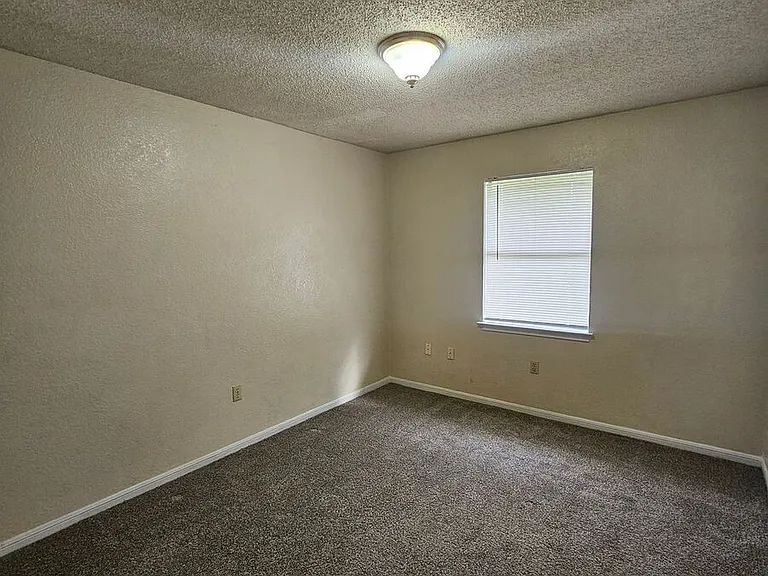 625 Atkinson Ave — Photo 11