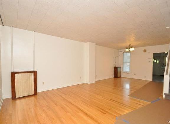 5th image of 728 W Washington St