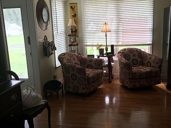 Sitting area in kitchen