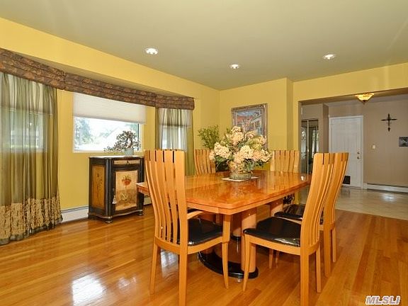 3rd image of 8 Olmstead Ln