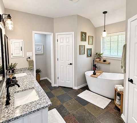 3rd image of 413 Flagstone Dr