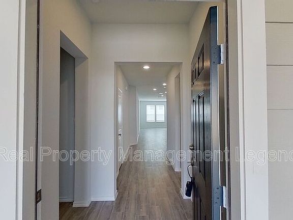3rd image of 8998 Fair Oaks Dr