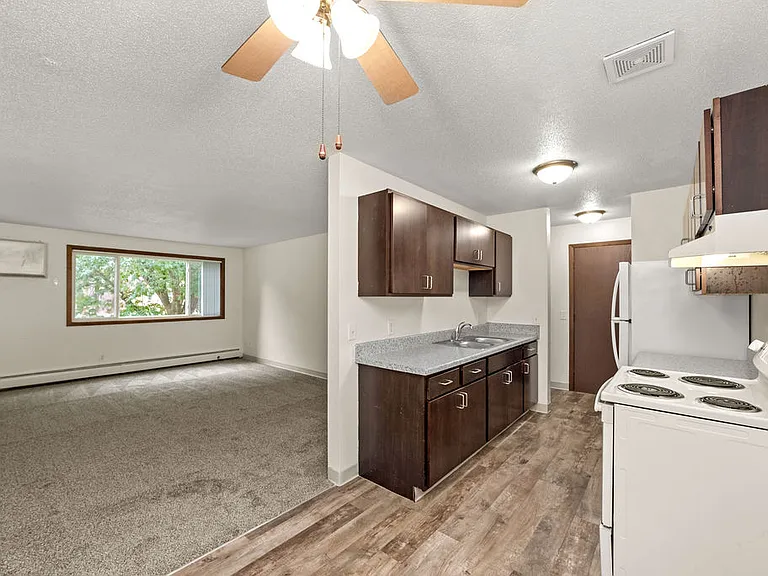 Drake Apartments — Photo 20
