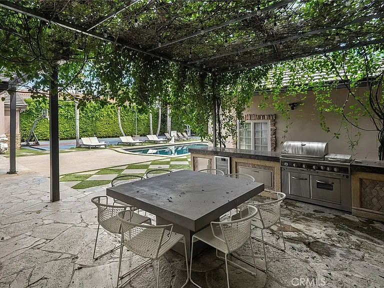4816 Gloria Ave — Photo 34