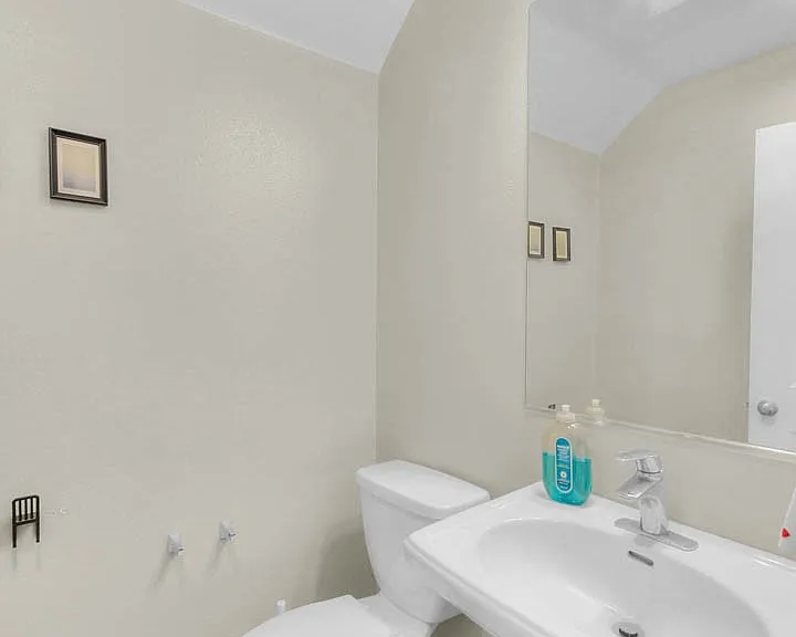 8836 Banyan — Photo 18