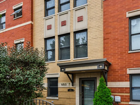 653 W Hobbie St, Chicago, IL 60610