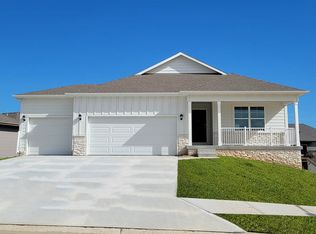 4501 Leawood Dr, Papillion, NE 68133