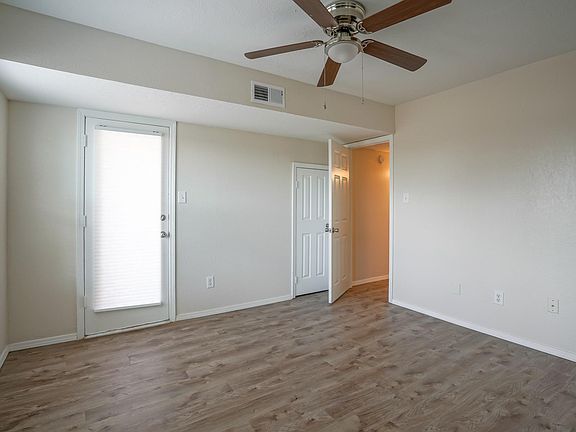 3rd image of 5020 Canoncito Pl NW