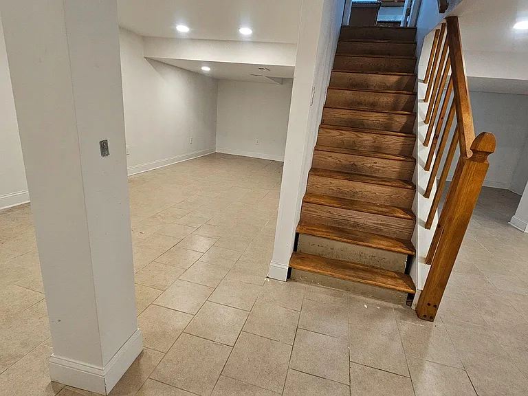 328 Rees Dr — Photo 38