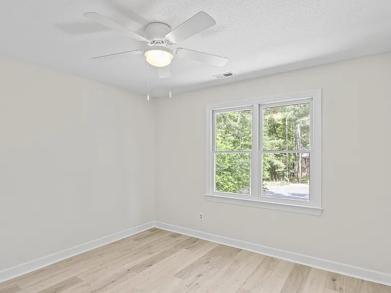 623 Elmwood Ct — Photo 34