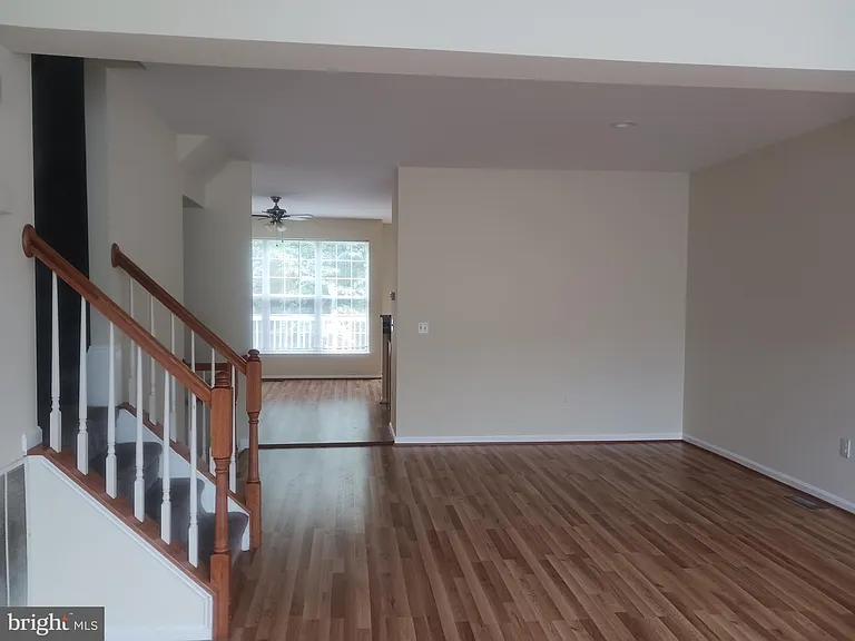 205 Hillside Ct — Photo 4