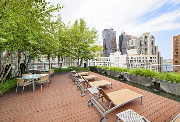 Rented by Compass | media 32