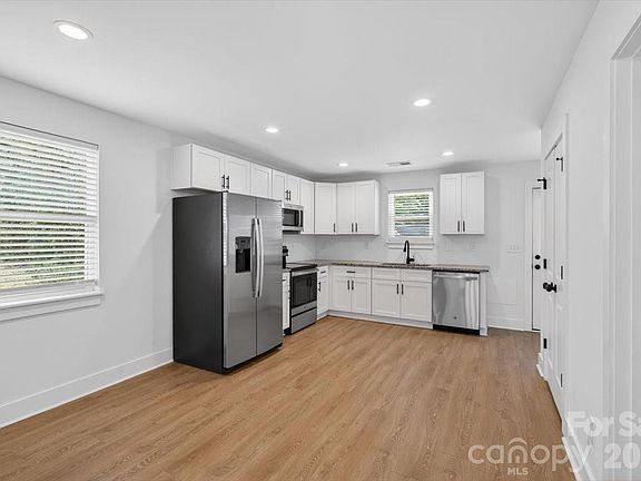 2nd image of 712 & 714 Evening Shade Ln