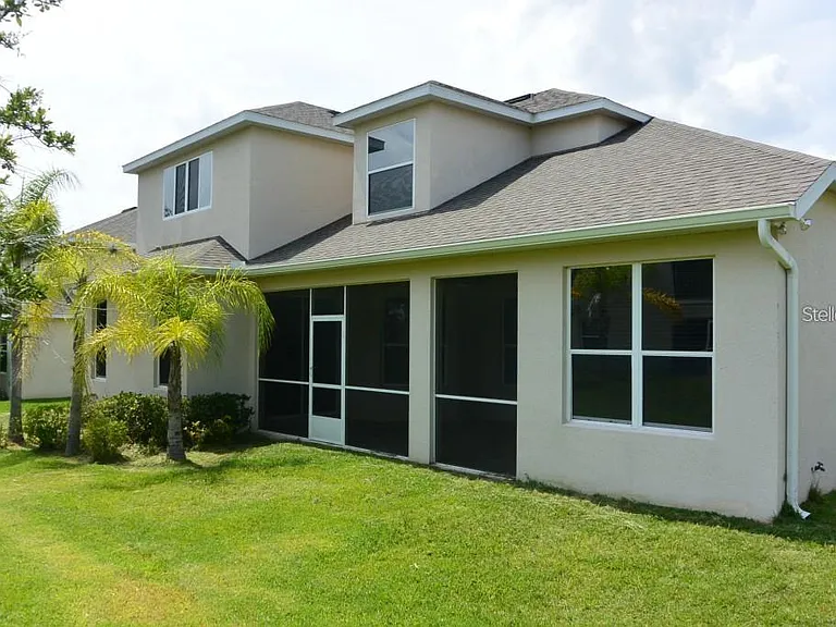 1079 Glenraven Ln — Photo 2