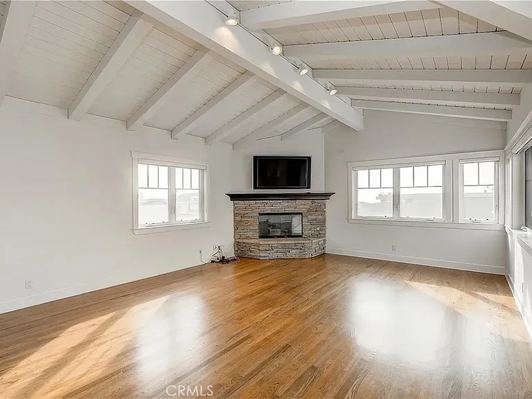 316 Highland Ave — Photo 9