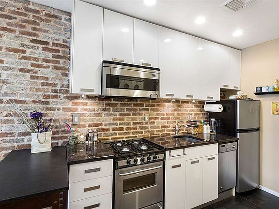 5th image of 250 York St #204