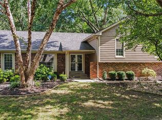 10519 Pawnee Ln, Leawood, KS 66206