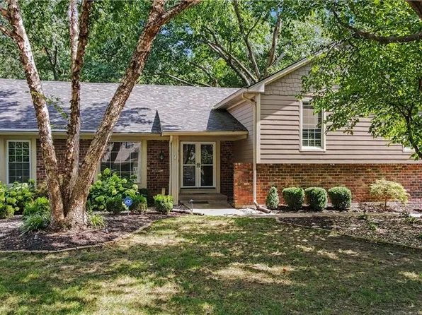 10519 Pawnee Ln, Leawood, KS 66206