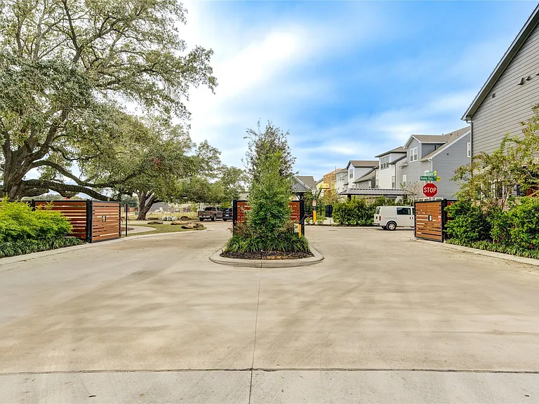 16032 Mason Run Dr — Photo 2