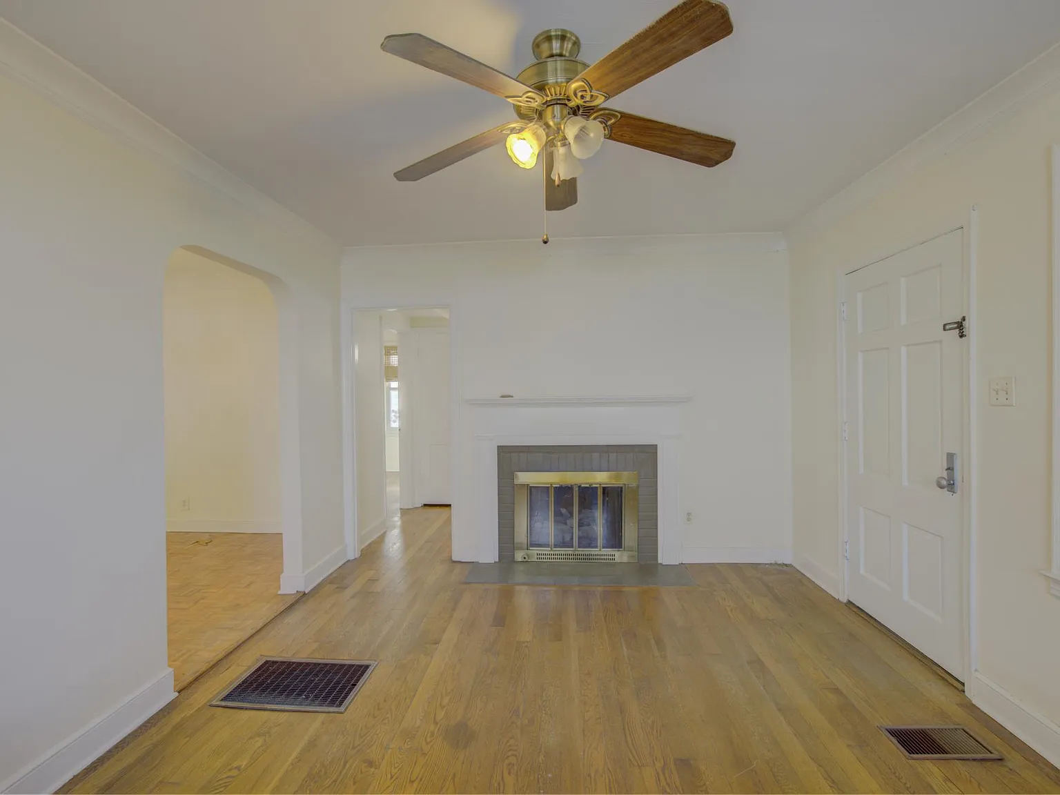 3 bed, 1300 sqft, $1,700 — Photo 4
