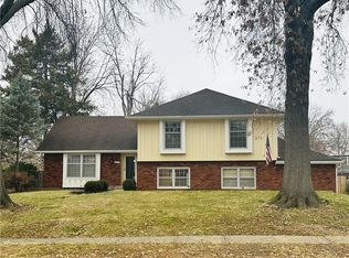 1504 SW White Ridge Dr, Lees Summit, MO 64081