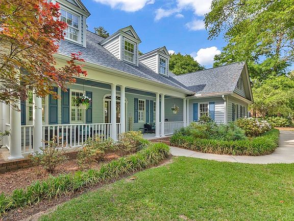 2nd image of 376 Congressional Dr.