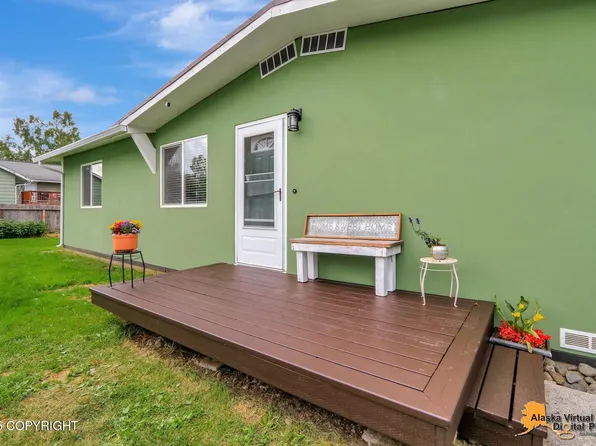 3306 E 19th Ct, Anchorage, AK 99508