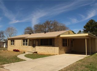 908 E Fitzgerald St, Bangs, TX 76823