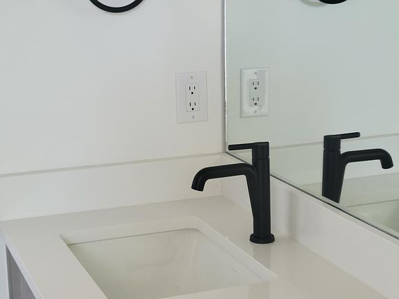 Nice fixtures in the bath.